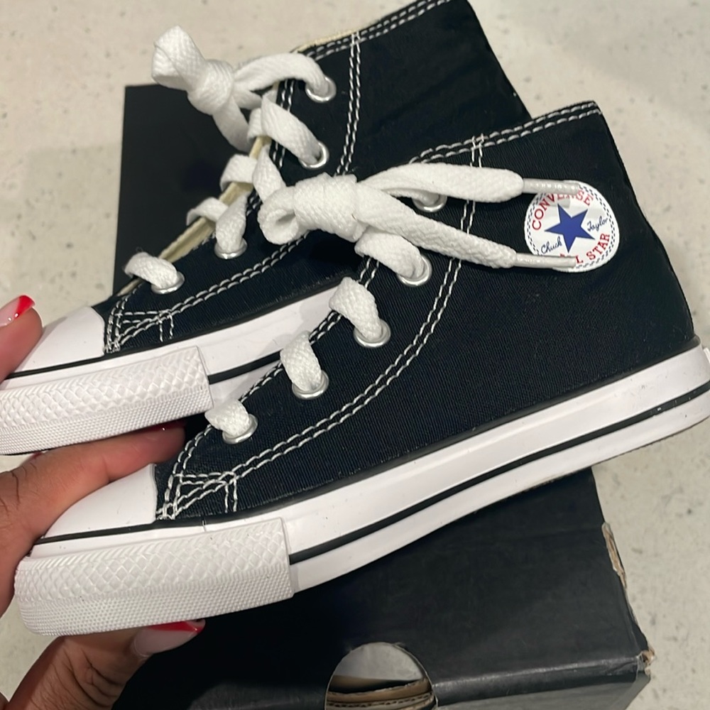 New Converse sneakers in size 9